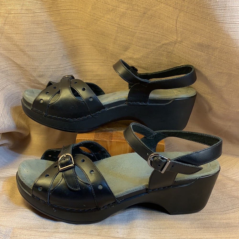 NWOT Leather sandals, adjustable never worn, comfy 3 - Picture 3 of 16